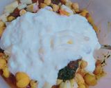 A picture of step 3 of Dahi Phulki Chaat.