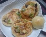 صورة لخطوة 2 من وصفة بيتزا بصوص البندورة وبيتزا بالكاتشب