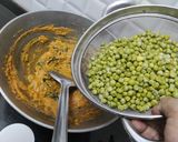 A picture of step 11 of Methi Matar Malai.