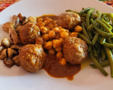 Foto del paso 12 de la receta: Albóndigas al horno con garbanzos, judías y champiñones