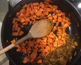 A picture of step 3 of Mango and coconut curry (vegan).