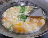 Foto langkah ke 5 dari resep Seblak Kuah (cipuk, siomay kering & mie).