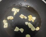 Foto del paso 1 de la receta: Gulas con gambas al ajillo