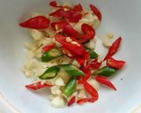 รูปขั้นตอนการทำที่ 2 ของ กะเพราไก่ไข่ลาวา