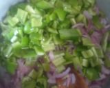 صورة لخطوة 2 من وصفة شكشوكة طماطم وبصل وفلفل بزاف بنينة 🥘🍲😋