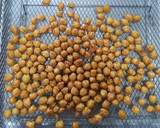 Foto del paso 2 de la receta: Garbanzos tostados en freidora de aire