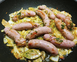 Foto del paso 2 de la receta: Longaniza de cerdo con anisete cúrcuma kebab y champiñones