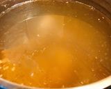 A picture of step 1 of Hu Tieu Nam Vang (Phnom Penh Noodle Soup).