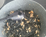 Foto del paso 8 de la receta: Espagueti negro de sepia, con salsa gorgonzola