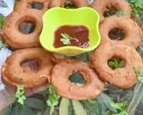 A picture of step 4 of Donut pakoray.
