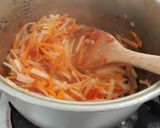 Hình bước làm 2 của món Su hào xào cà "dốt" 🥕🥕