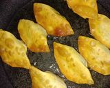 รูปขั้นตอนการทำที่ 5 ของ เกี๊ยวซ่ากรอบไส้ข้าวทูน่ามายองเนส (Crispy Gyoza with Tuna Mayonnaise Rice Filling)