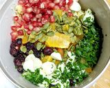 Foto del paso 4 de la receta: Ensalada de cous cous con arándanos, granada y albaricoque -Lékué-