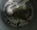 A picture of step 2 of Palak paneer.