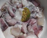 Foto langkah ke 1 dari resep Cumi Saos Asam Manis.