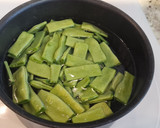 Foto del paso 2 de la receta: Salteado de judías verdes y champiñones al ajillo