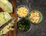 Jégsaláta virslivel, gyümölccsel recept fázis 1 fotója