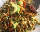 Foto del paso 3 de la receta: Pasta de arroz con 🥑aguacate, 🍃pesto & vegetales <<crudos>>