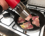 Foto del paso 8 de la receta: Escalopas de lomo con pimientos, queso y guarnición de verdura confitada