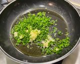 Une image de l'étape 8 de Nouilles à l'oseille, tomates, ail, crème et persil.