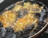 Foto langkah ke 4 dari resep Bakwan Sayur Kol Cabai Wortel.