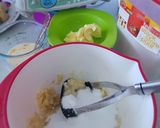 A picture of step 2 of Mix Berry Banana Cake.