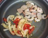 Foto langkah ke 1 dari resep Spagetti Bakso Udang Goreng Lada Hitam.