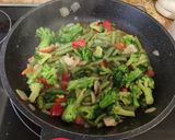 Foto del paso 1 de la receta: Salteado de verduras con mezcla de tres arroces y un toque de curry