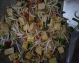 Foto langkah ke 4 dari resep Tumis Toge Tahu Kuning.