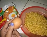 Foto langkah ke 3 dari resep 2^ Sosis Mie Gulung Simple.
