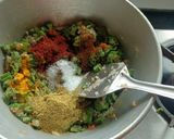 A picture of step 3 of Bhindi Masala.