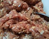 A picture of step 2 of Homemade Beef Burgers.