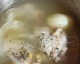 Foto del paso 2 de la receta: 🥄 Caldo casero de pollo y gallina con picatostes 🐔
