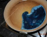 A picture of step 4 of Coloured Fried Eggs نیمرو کلمی.