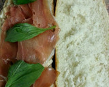 Foto del paso 3 de la receta: Bocadillo de pollo y mozzarella con albahaca