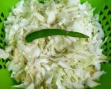 A picture of step 1 of Aloo patta gobhi.