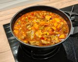 Foto del paso 7 de la receta: Costillas con garbanzos y boniato en tomate