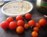 Foto del paso 1 de la receta: Banderillas de cherris con boquerones y pepinillos