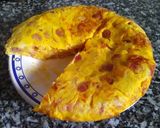 Foto del paso 2 de la receta: Tortilla con queso y salchichas