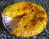 Foto del paso 2 de la receta: Tortilla con queso y salchichas