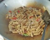 Foto langkah ke 5 dari resep Tempe Gembus Oseng Pedas.