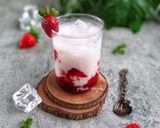 Foto langkah ke 6 dari resep Korean Strawberry Milk.