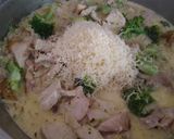 Foto del paso 5 de la receta: Coditos con salsa crema de pollo y brócoli