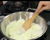 नारियल की बर्फ़ी (nariyal ki barfi recipe in Hindi) रेसिपी चरण 2 फोटो