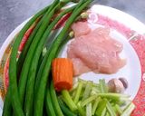 รูปขั้นตอนการทำที่ 1 ของ ไก่ผัดต้นหอม
