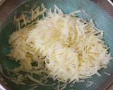 A picture of step 2 of Crispy aloo ke pakode.
