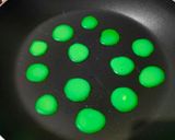 Foto langkah ke 7 dari resep Dadar Gulung Polkadot.