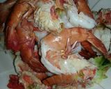 Hình bước làm 2 của món Tôm rang me phiên bản bóc vỏ vì nhà có con nhỏ. :)))))