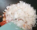 Hình bước làm 2 của món Cơm Chiên Cà Chua & Cồi Sò Điệp