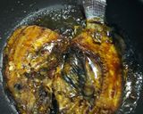 Foto langkah ke 5 dari resep Ikan Bakar Kecap Teflon.